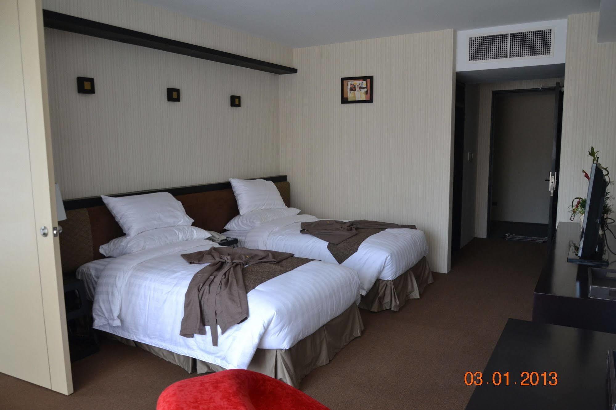 יאנגון Avenue 64 Hotel מראה חיצוני תמונה